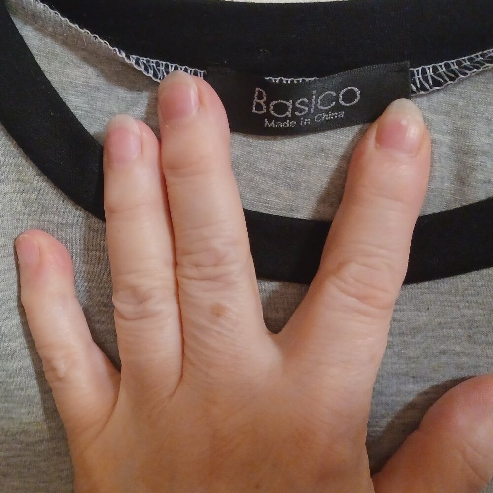Basico Women's Sleeveless T - Picture 2 of 3